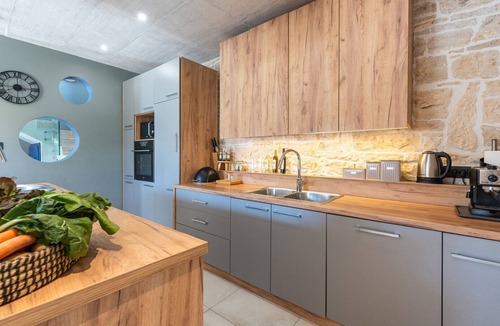Brecevici Villa | Villa Pi with Heated Pool near Tinjan