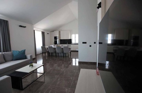 Businci Apartment | Villa PIA Luxurious Seaside Villa, Second Floor - Onsite pool, Private parking, Air conditioning