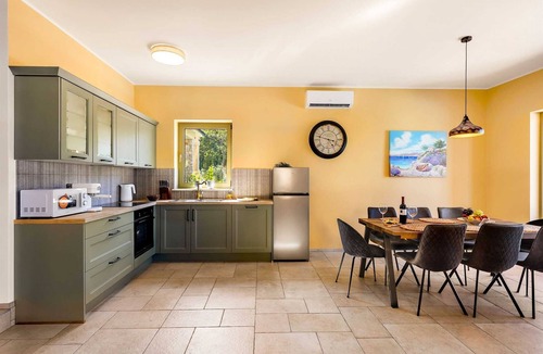 Vrbnik Villa | Villa Pinaza B – Romantic Seaside Retreat with Heated Pool, Sauna, and Jacuzzi in Vrbnik