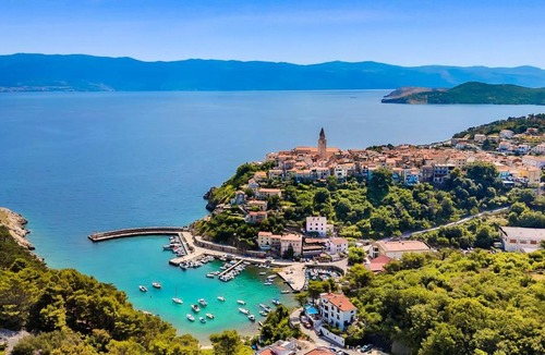 Vrbnik Villa | Villa Pinaza with pool, hot tube and sea view