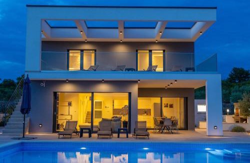 Skrbcici Villa | Villa QUADRA with heated pool