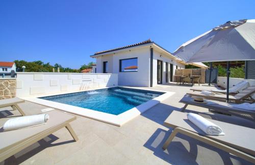 Omisalj House | Villa QUARNARO with heated pool