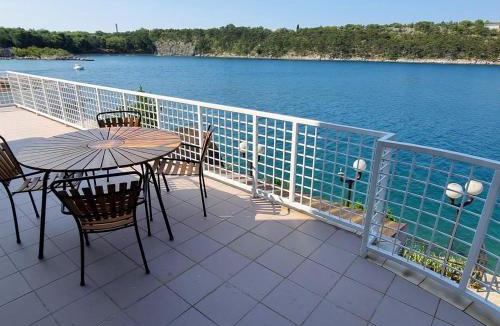 Omisalj Hotel | Villa Riva