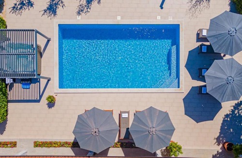 Drnis Villa | Villa Romansa Miljevci with private tennis court, heated pool, Jacuzzi and sauna