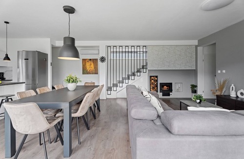 Zagvozd Villa | Villa Rose is a 4-bedroom villa with a heated pool 12km from Baška voda