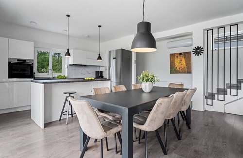 Zagvozd Villa | Villa Rose is a 4-bedroom villa with a heated pool 12km from Baška voda