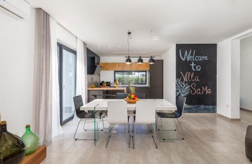 Prkacini Villa | Villa Sama by Villsy