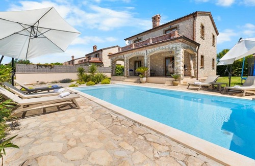 Cabrunici Villa | Villa Serenita with heated pool