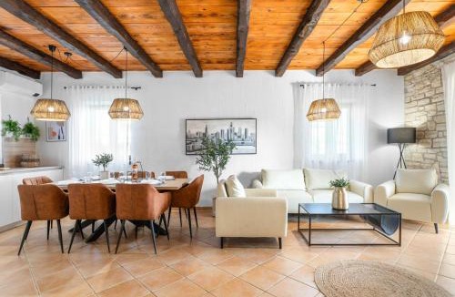 Cabrunici Villa | Villa Serenita with heated pool