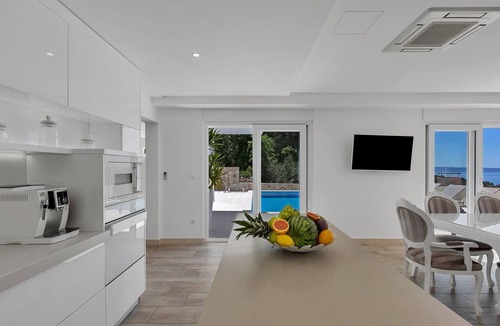 Bast Villa | Villa Simply White with Pool