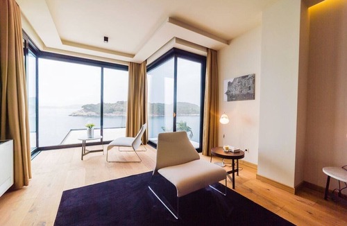 Stikovica Villa | Villa Snjezana, Seafront with pool