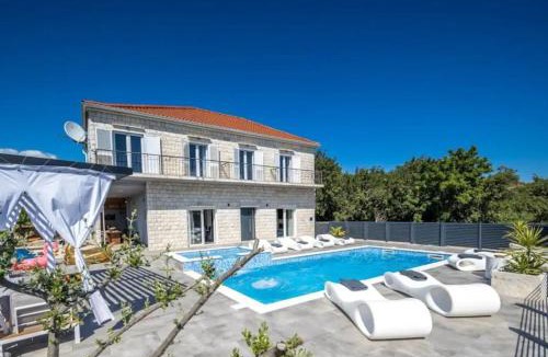 Sucuraj Villa | Villa Stipea