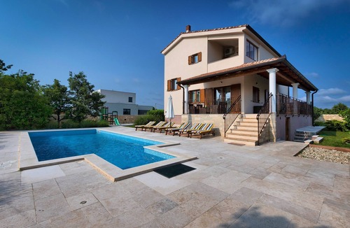 Stokovci Villa | Villa Stokovci with large private yard