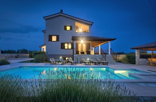 Stokovci Villa | Villa Stokovci with large private yard