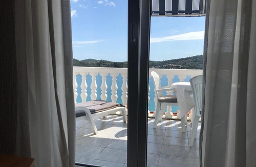 Tijesno Apartment | Villa Sunce