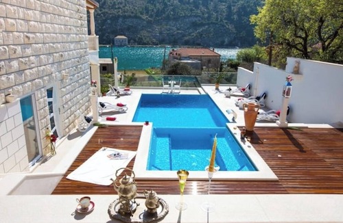 Gornji Kono Villa | Villa Sunset - Two Bedroom with Balcony and Sea View; Shared Swimming Pool