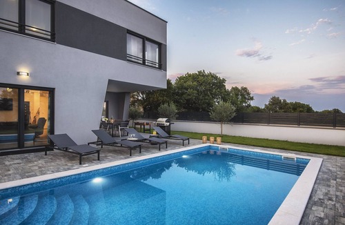 Jadreski Villa | Villa Tika for 8 persons in Pula for families with kids playground