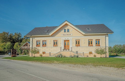 Beltinci Apartment | Villa Trate 2BR Apartment Globetka w/Pool, Ljutomer, Slovenia