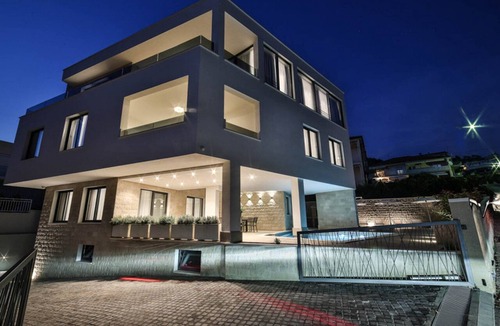 Trogir Villa | Villa Trogir Palazio | Spectacular 7 Bedroom Villa | Close to Sea & Promenade