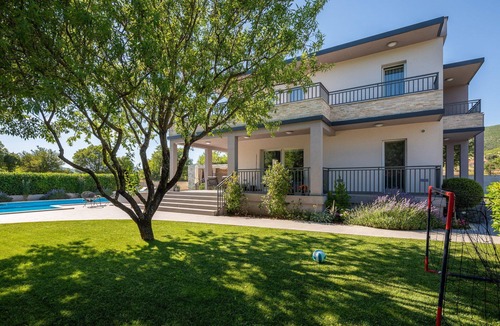 Dicmo Villa | Villa Verde with Pool