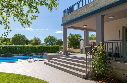 Dicmo Villa | Villa Verde with Pool