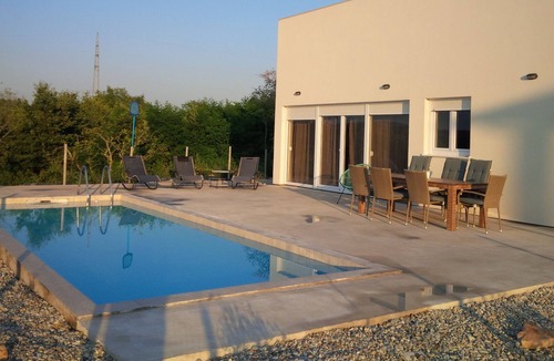 Tar Villa | Villa Vida with private pool and green view