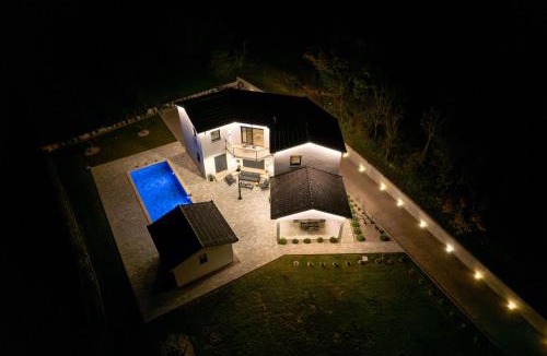 Trilj Villa | Villa Vilma-house with heated pool & garden