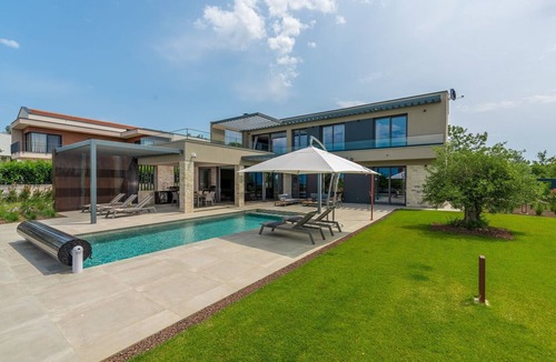 Strpacici Villa | Villa Visignano with private pool and jacuzzi for 8 guests
