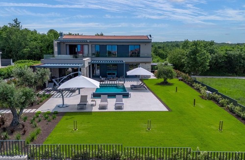 Strpacici Villa | Villa Visignano with private pool and jacuzzi for 8 guests