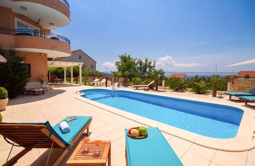 Mravince Villa | Villa Visnja - Six Bedroom Villa, Sleeps 10
