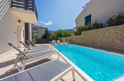 Baska Villa | Villa with a swimming pool 100 meters from the sea