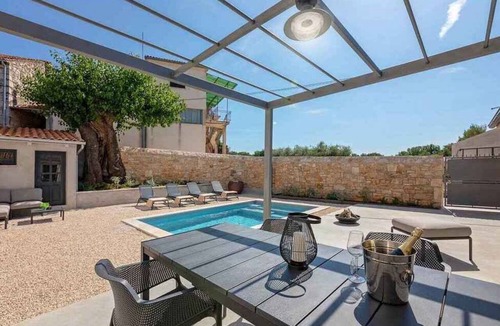 Vrznaveri House | Villa with air conditioning and pool