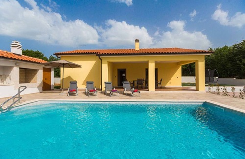 Kringa House | Villa with air conditioning and pool
