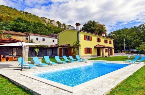 Lupoglav House | Villa with pool and air conditioning