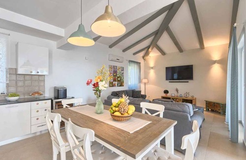 Muzini Villa | Villa with pool and sauna