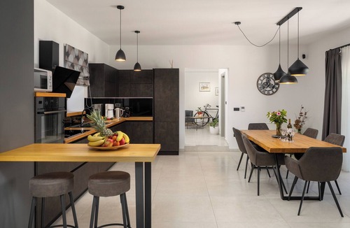 Dracevac Villa | Villa with pool for 6 people, children's playground, darts, table tennis table