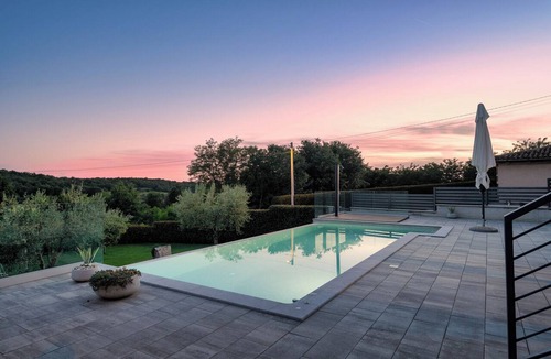 Dracevac Villa | Villa with pool for 6 people, children's playground, darts, table tennis table