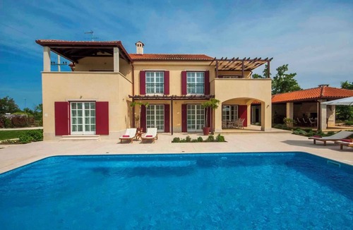 Butkovici House | Villa with swimming pool and use of sports courts