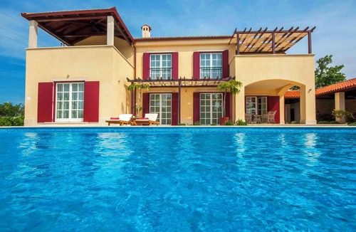 Butkovici House | Villa with swimming pool and use of sports courts