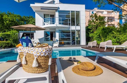 Dramalj Villa | Villa with swimming pool and hot tub