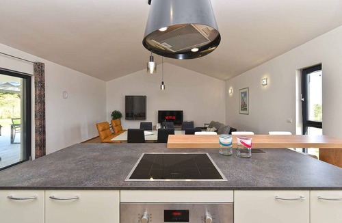 Vintijan Villa | Villa with swimming pool and large garden