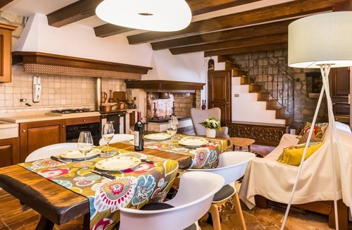 Buje Villa | Villa Zimzelen - Four Bedroom Villa, Sleeps 10