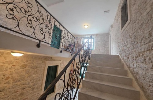 Grad Apartment | Violet Palace Apartment