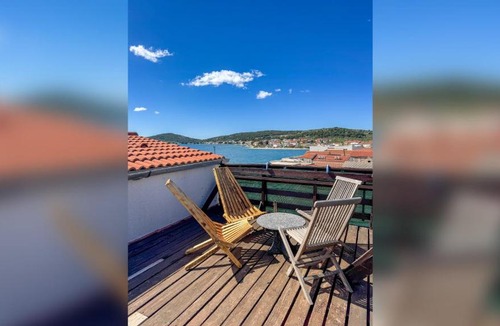 Betina Apartment | Voltera Apartments in Betina Old Town, with Parking Nearby