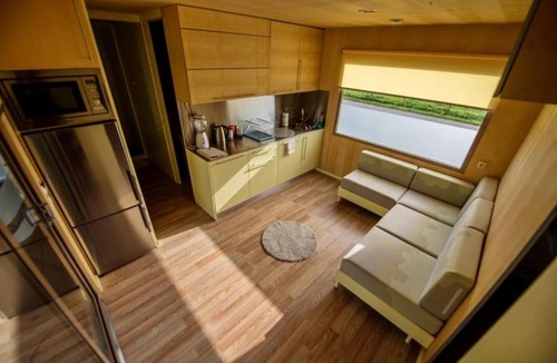 Metlika House | VRBA Premium riverside mobile house BIG BERRY