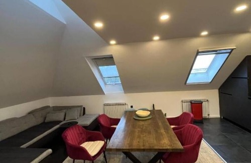 Zagreb Apartment | WAREHOUSE 33 Apt.2/4.5 km from centre. Family-sized condo's with parking.