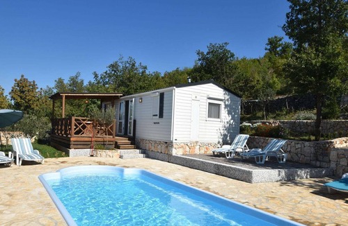 Trilj House | Welcoming Holiday Home in Ugljane with Swimming Pool
