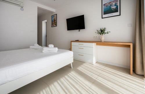 Igrane Apartment | Wind Rose Maestral-beachfront