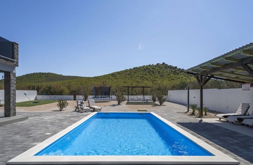 Stankovci House | Wonderful private villa for 8 people with A/C, WIFI, private pool, TV, patio and pets allowed