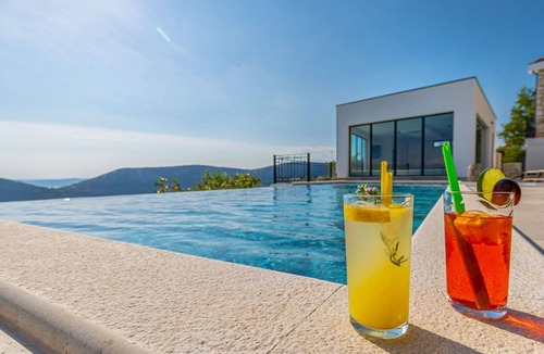 Bribir Villa | Wonderful private villa for 20 people with private pool, WIFI, A/C, hot tub, TV and terrace